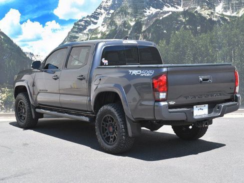 Used 2018 Toyota Tacoma TRD Sport w/ Technology Package AWD/4WD image 9