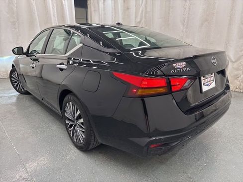 Used 2025 Nissan Altima 2.5 SV FWD image 6