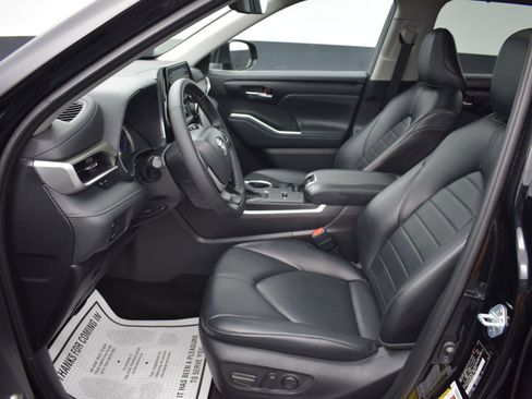 Used 2022 Toyota Highlander XLE image 16