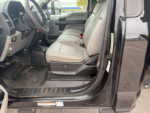 Used 2019 Ford F550 4x4 Regular Cab Super Duty w/ XL Value Package image 7