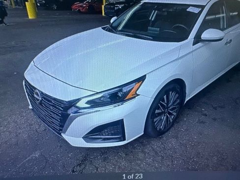Used 2023 Nissan Altima 2.5 SV AWD/4WD image 2