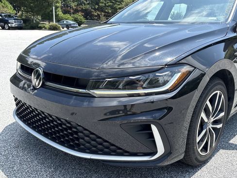 Used 2025 Volkswagen Jetta SE FWD image 28