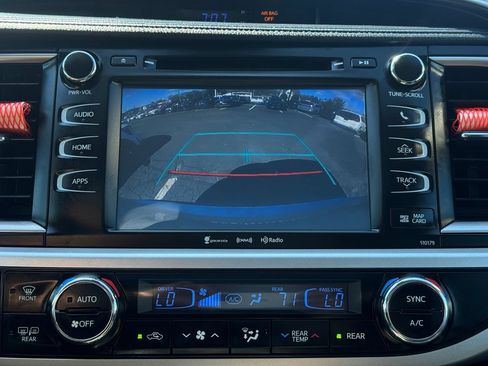 Used 2017 Toyota Highlander SE AWD/4WD image 32