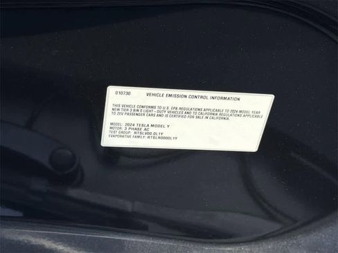 Used 2024 Tesla Model Y image 9