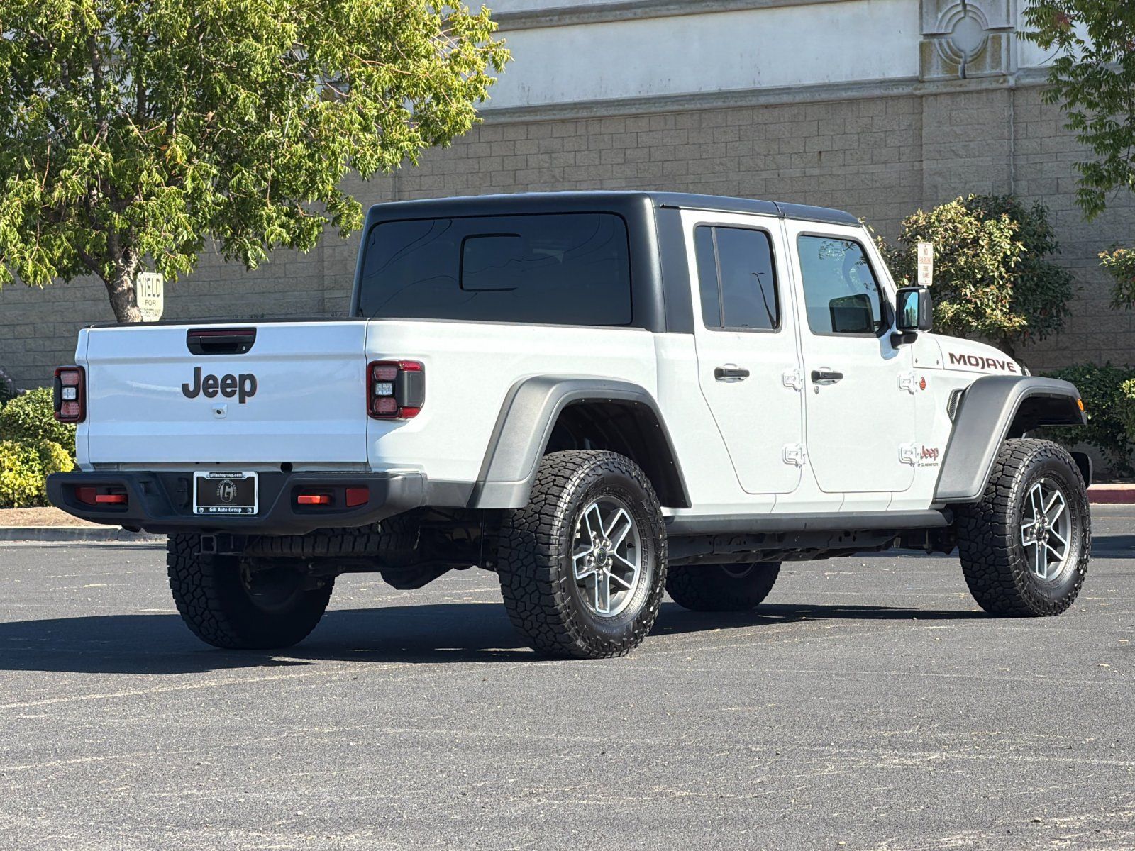Used 2026 Jeep Gladiator Mojave AWD/4WD image 4