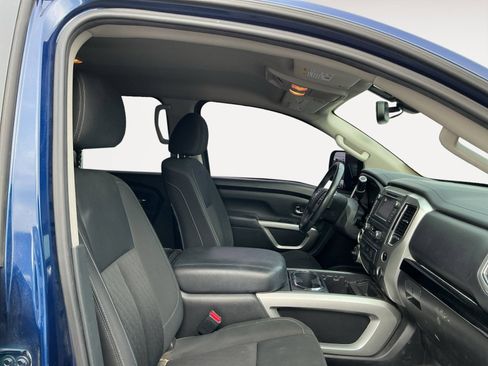 Used 2019 Nissan Titan SV w/ SV Convenience Package AWD/4WD image 15