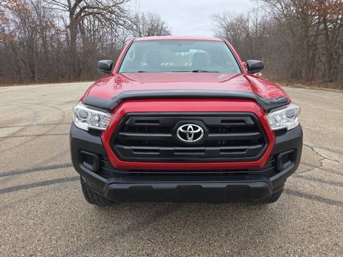 Used 2017 Toyota Tacoma SR image 9