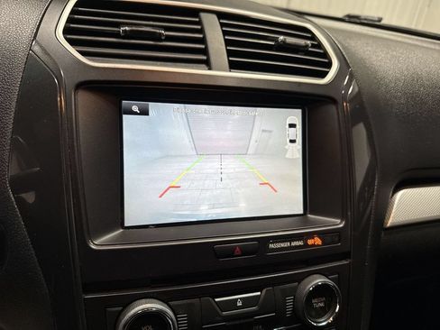 Used 2016 Ford Explorer XLT w/ Equipment Group 201A FWD image 15
