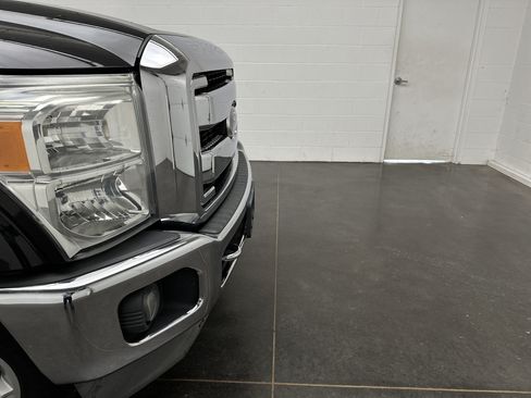 Used 2011 Ford F250 XLT w/ XLT Premium Pkg AWD/4WD image 2