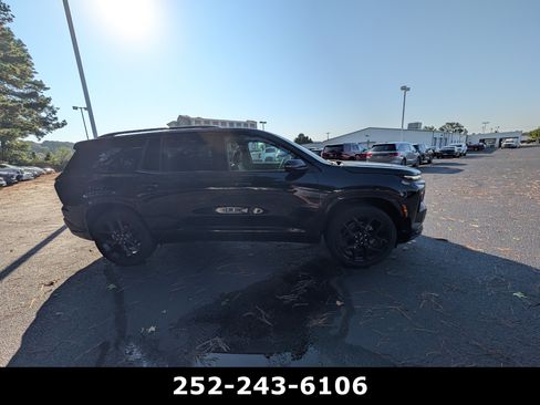 Used 2026 Chevrolet Traverse RS FWD image 5