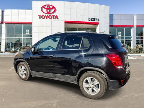Used 2019 Chevrolet Trax LT w/ LT Convenience Package FWD image 5