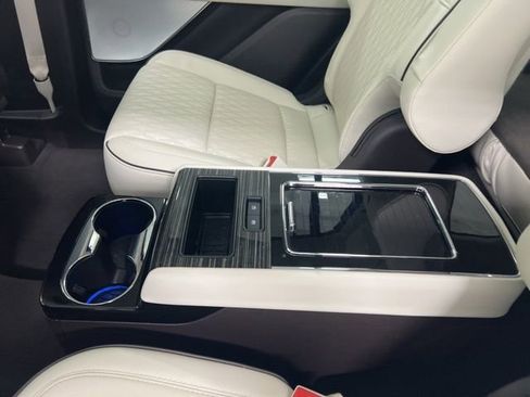 Used 2022 Lincoln Aviator Black Label AWD/4WD image 13
