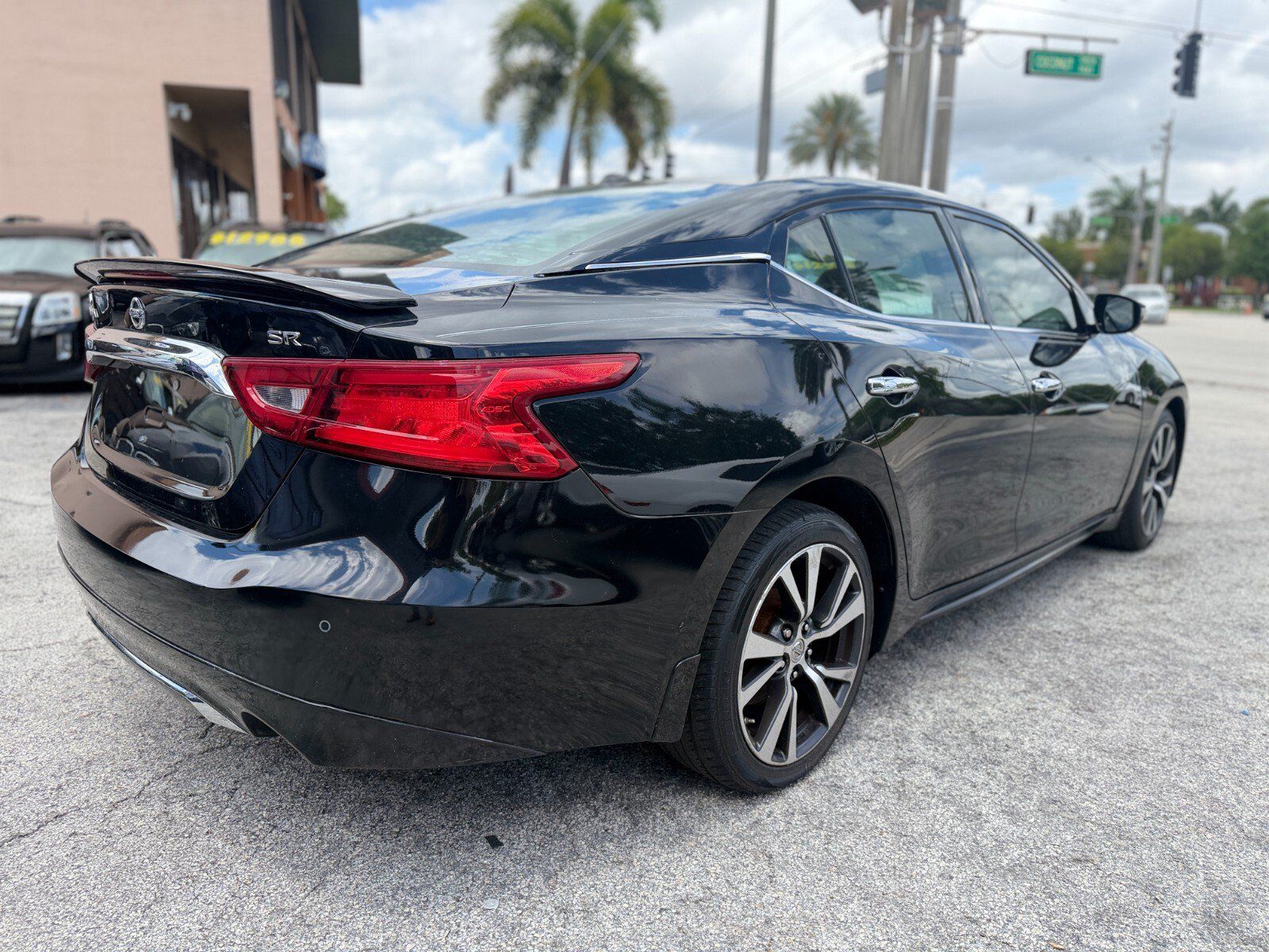 Used 2017 Nissan Maxima SR w/ Midnight Edition FWD image 5