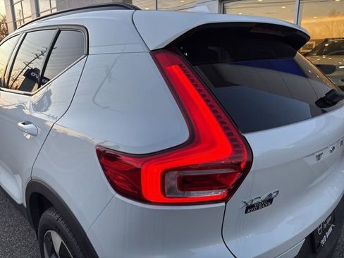 Used 2025 Volvo XC40 B5 Plus image 11