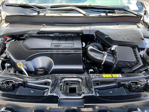 Used 2025 Land Rover Discovery Sport S image 28