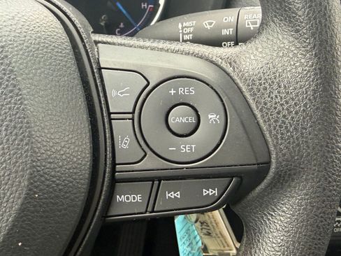 Used 2025 Toyota RAV4 LE AWD/4WD image 26