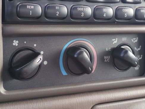 Used 2001 Ford F250 Lariat image 26