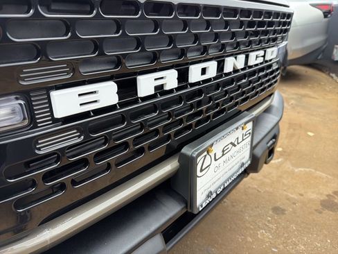 Used 2025 Ford Bronco Badlands image 30