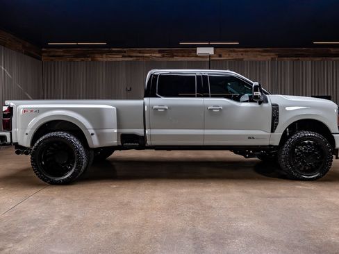 Used 2026 Ford F350 Platinum w/ FX4 Off-Road Package AWD/4WD image 11