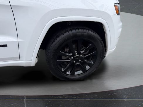 Used 2018 Jeep Grand Cherokee Altitude AWD/4WD image 13