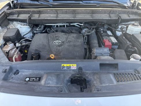 Used 2021 Toyota Highlander XLE image 25