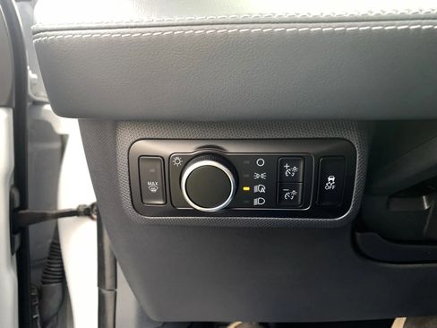 Used 2023 Ford Mustang Mach-E Select image 18