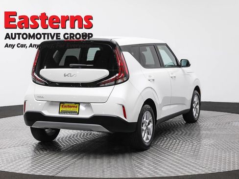Used 2025 Kia Soul LX w/ LX Technology Package image 5