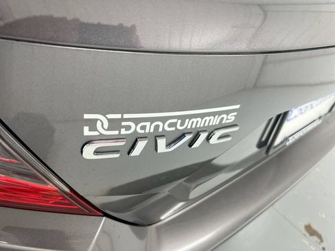 Used 2018 Honda Civic Touring image 27