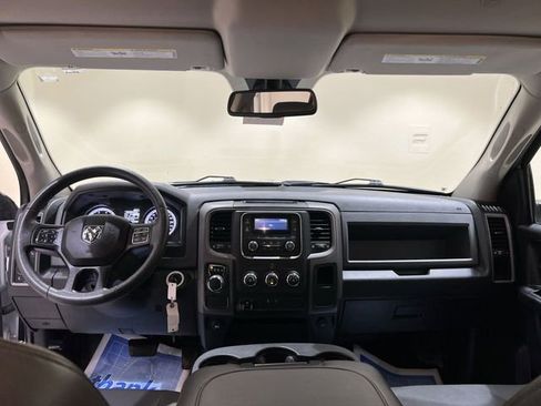 Used 2020 RAM 1500 Tradesman w/ Chrome Appearance Group RWD image 17