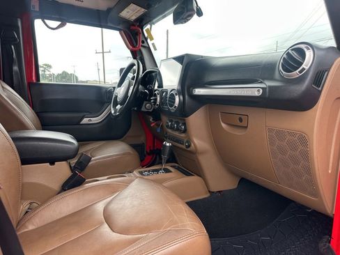 Used 2015 Jeep Wrangler Unlimited Sahara AWD/4WD image 24