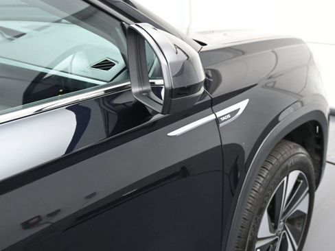 Used 2024 Volkswagen Taos SE image 15