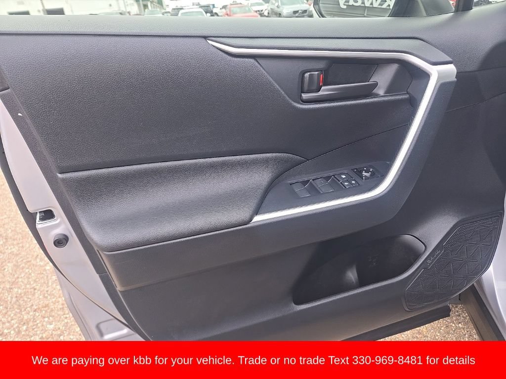 Used 2023 Toyota RAV4 LE AWD/4WD image 10
