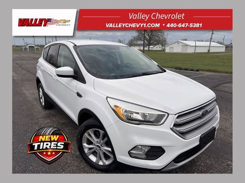 Used 2017 Ford Escape SE AWD/4WD image 1