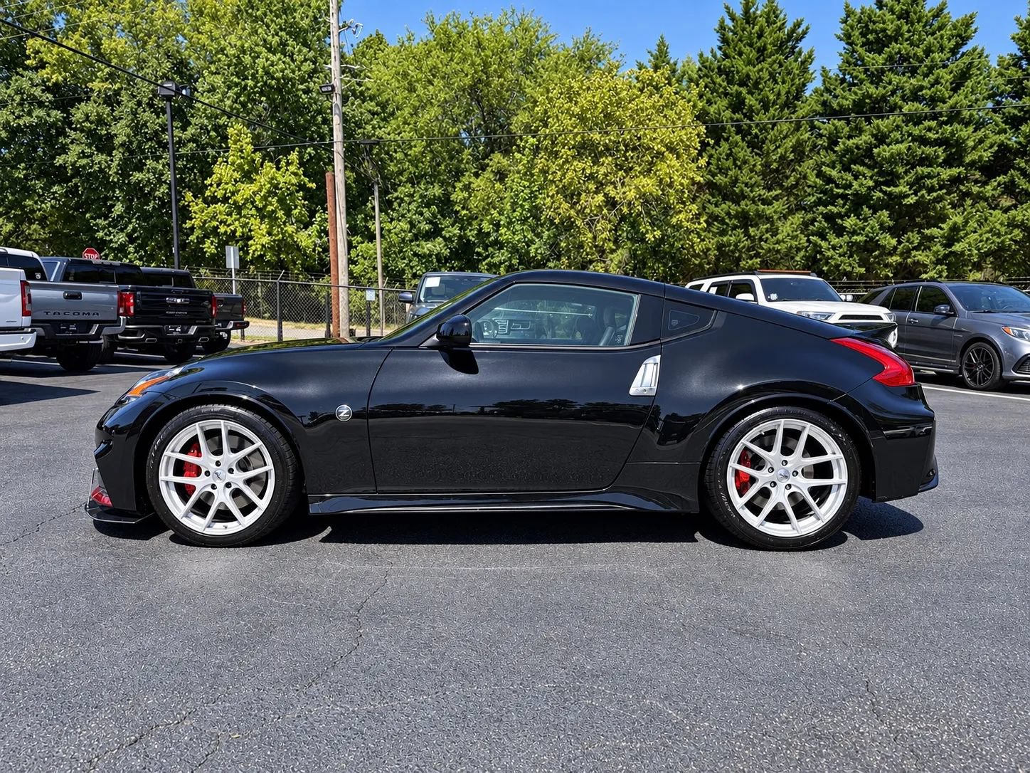 Used 2017 Nissan 370Z NISMO RWD image 6