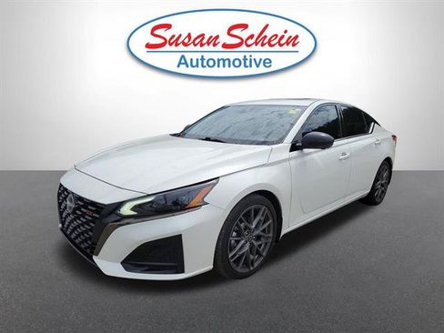 Used 2023 Nissan Altima 2.0 SR FWD image 1