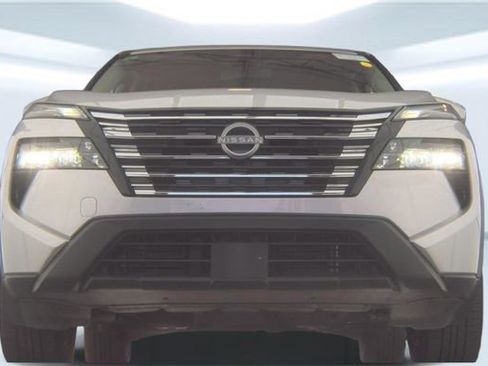 Used 2024 Nissan Rogue SV FWD image 4