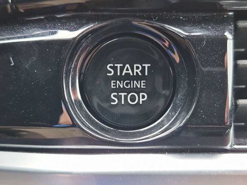 Used 2025 Nissan Pathfinder SL AWD/4WD image 16