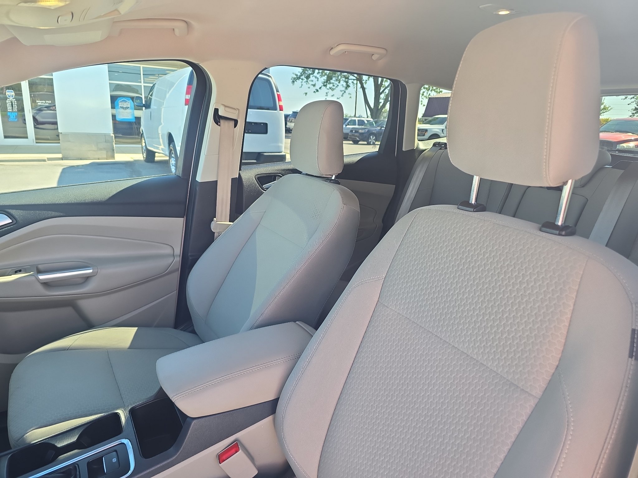 Used 2018 Ford Escape SE w/ Ford Safe & Smart Package FWD image 10
