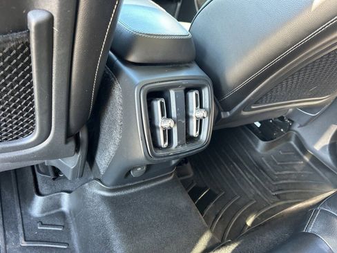 Used 2019 Volvo XC40 T5 Momentum image 14