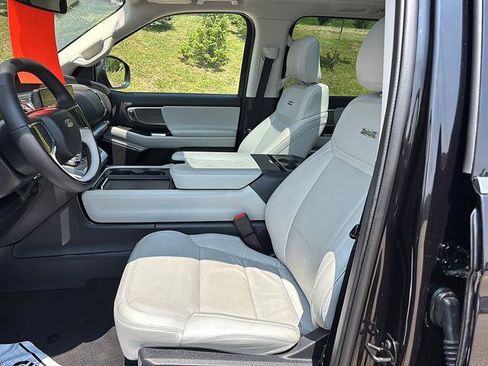 Certified 2025 Ford Expedition Platinum w/ Driver's Package AWD/4WD image 11