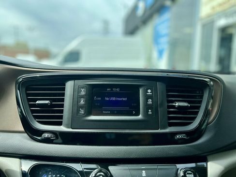 Used 2017 Chrysler Pacifica LX w/ Tire & Wheel Group FWD image 22