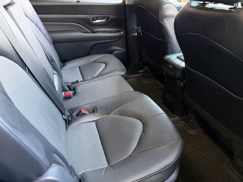 Used 2025 Toyota Grand Highlander FWD image 27