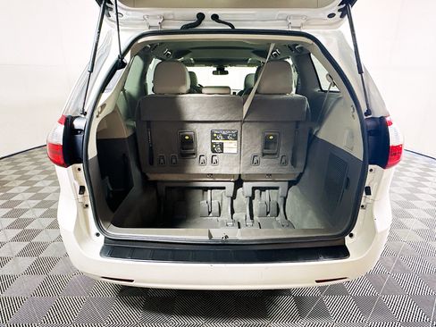 Used 2020 Toyota Sienna XLE FWD image 31