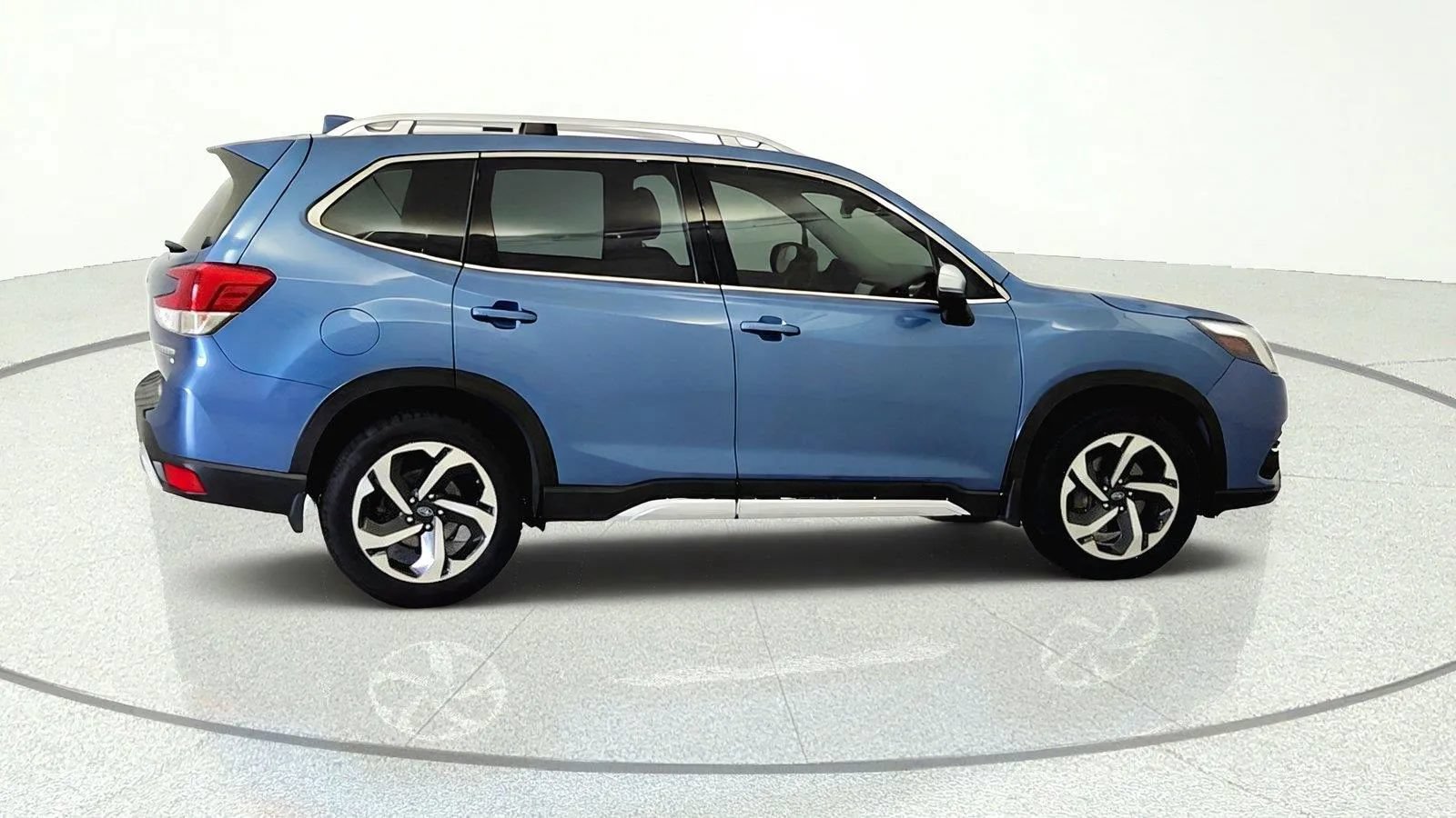 Used 2023 Subaru Forester Touring AWD/4WD image 6