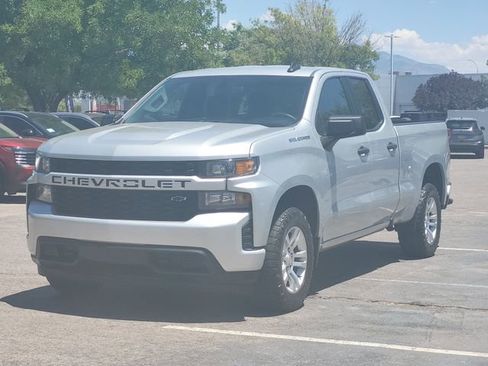 Used 2020 Chevrolet Silverado 1500 Custom w/ Custom Value Package RWD image 2