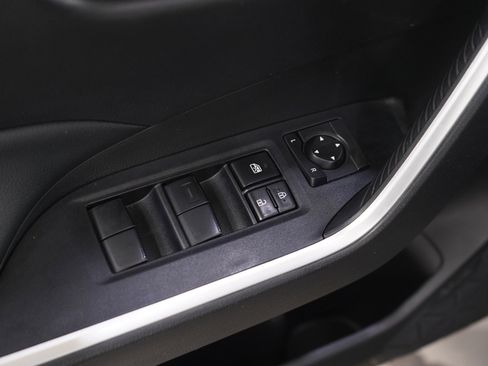 Used 2022 Toyota RAV4 LE AWD/4WD image 19