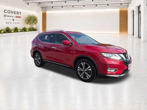 Used 2017 Nissan Rogue SL FWD image 1