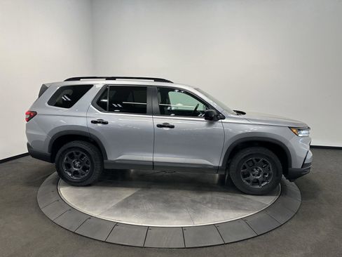 Certified 2025 Honda Pilot TrailSport image 8