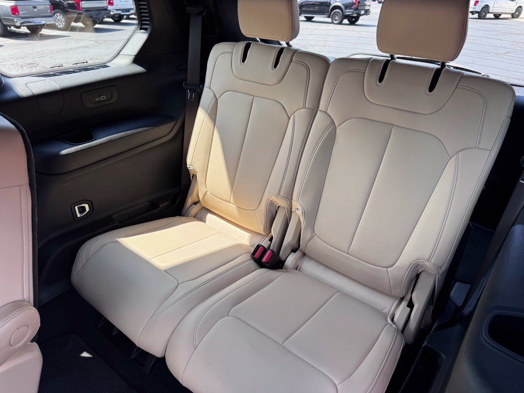 Used 2024 Jeep Grand Cherokee L Limited RWD image 34