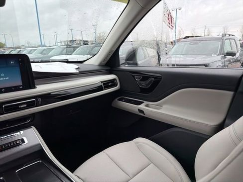 New 2026 Lincoln Aviator AWD image 20